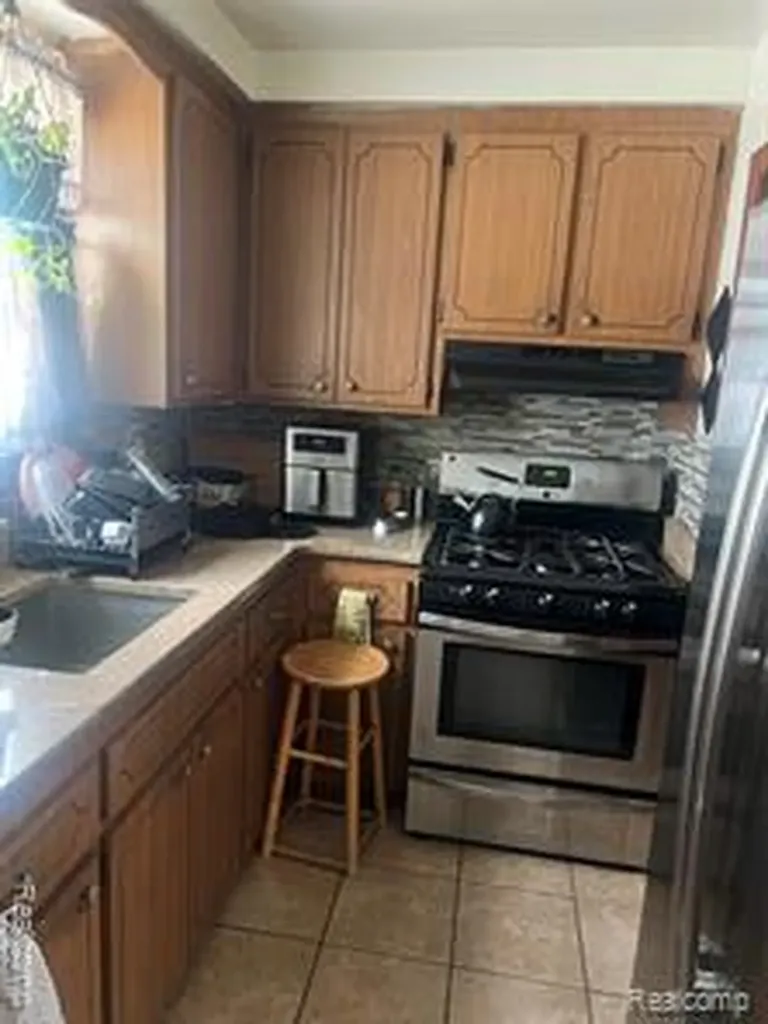 19510 Dresden Street Detroit City MI 48205