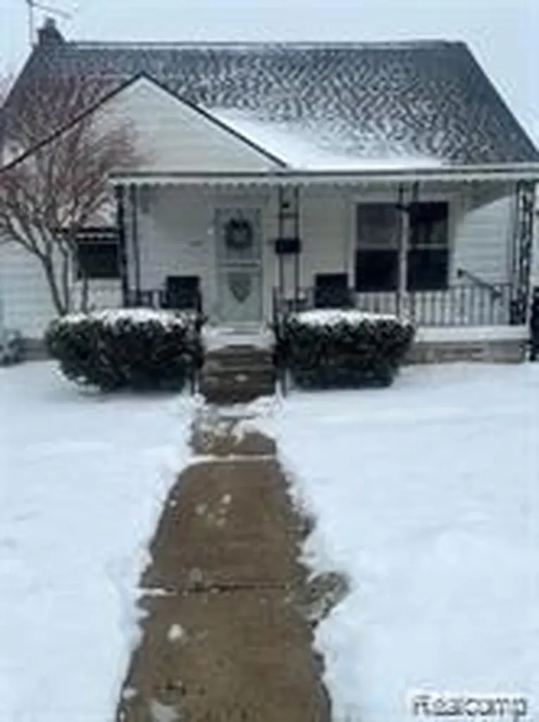 19510 Dresden Street Detroit City MI 48205