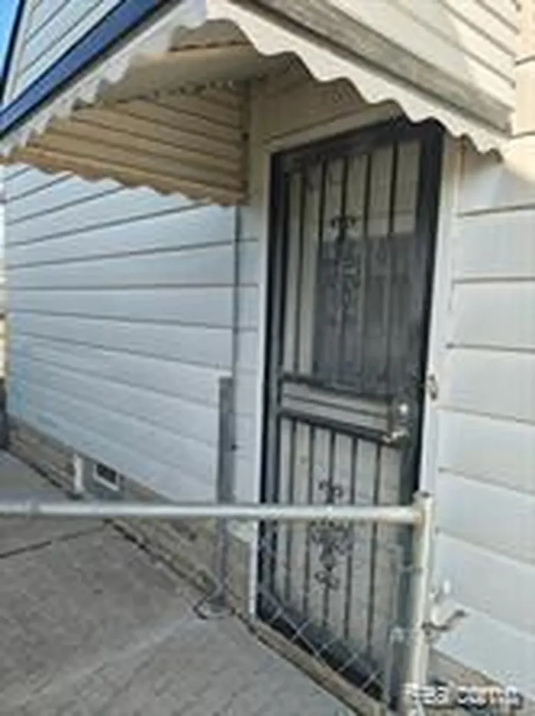 19510 Dresden Street Detroit City MI 48205