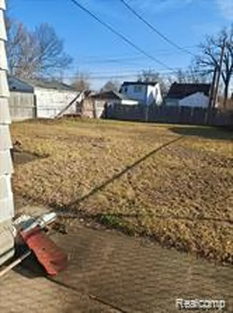 19510 Dresden Street Detroit City MI 48205
