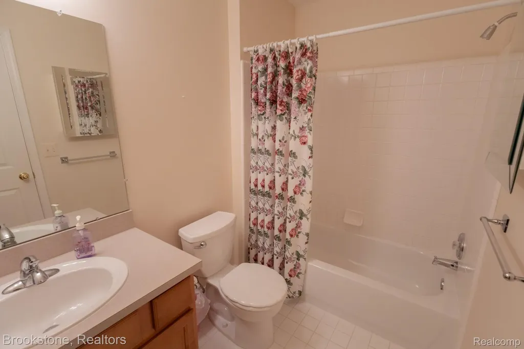 44138 Kendyl Sterling Heights City MI 48314