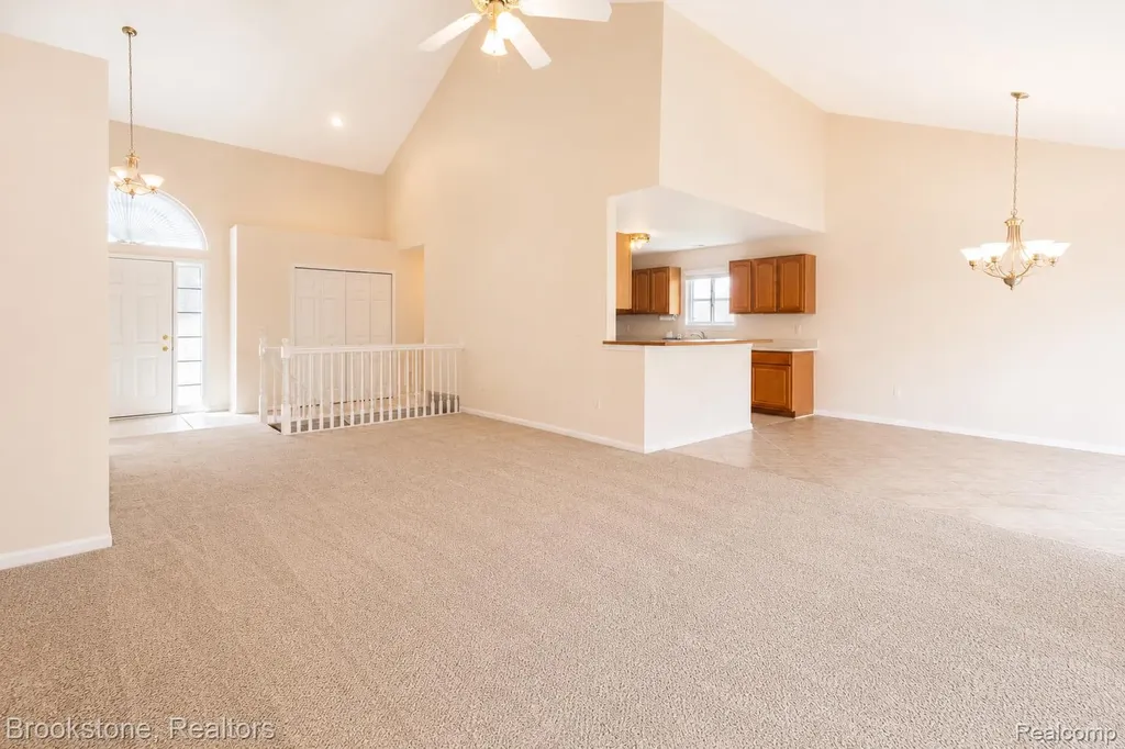 44138 Kendyl Sterling Heights City MI 48314