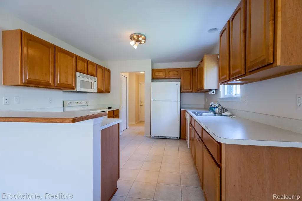 44138 Kendyl Sterling Heights City MI 48314