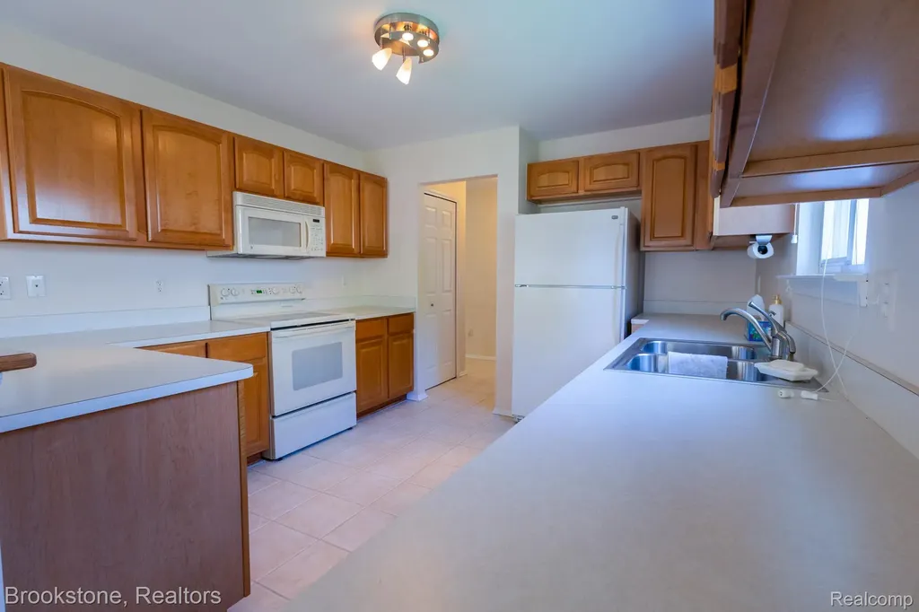 44138 Kendyl Sterling Heights City MI 48314