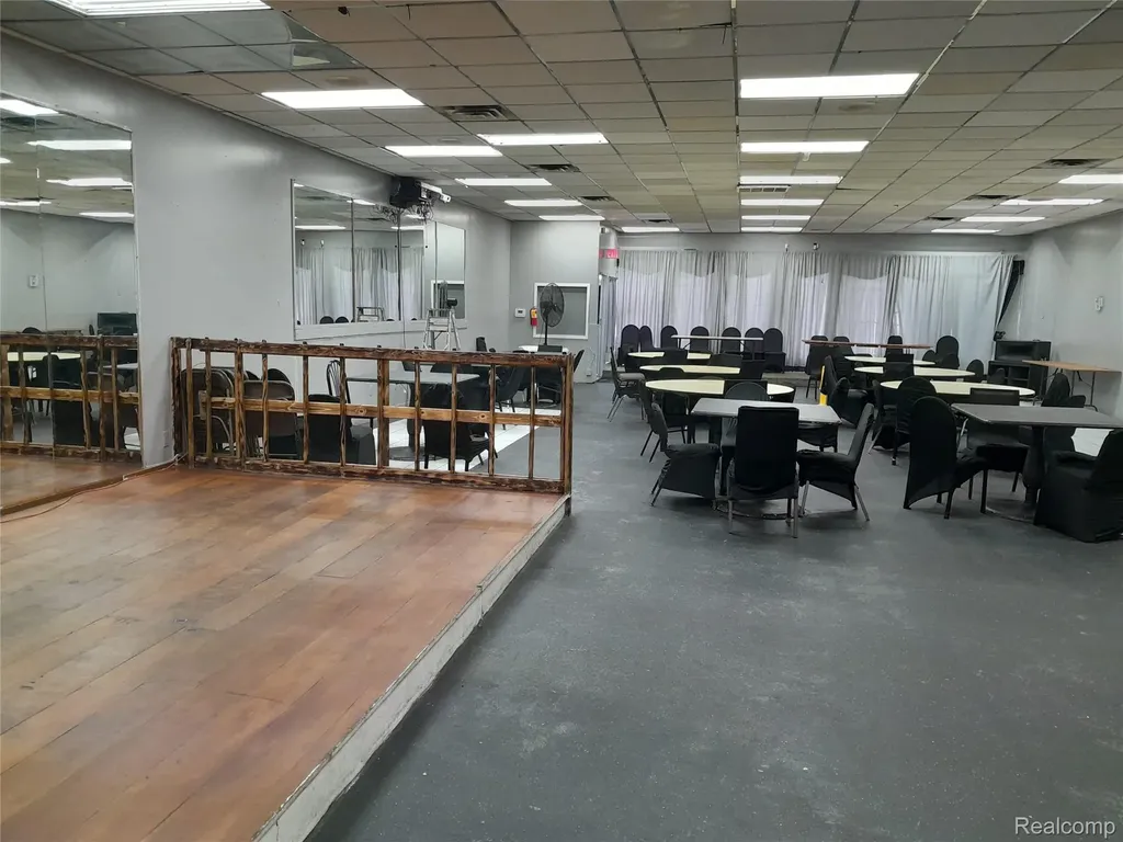 12121 Gratiot Avenue Detroit City MI 48205
