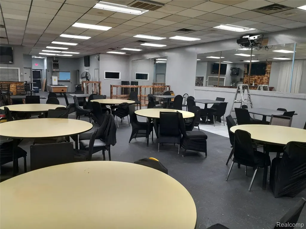12121 Gratiot Avenue Detroit City MI 48205