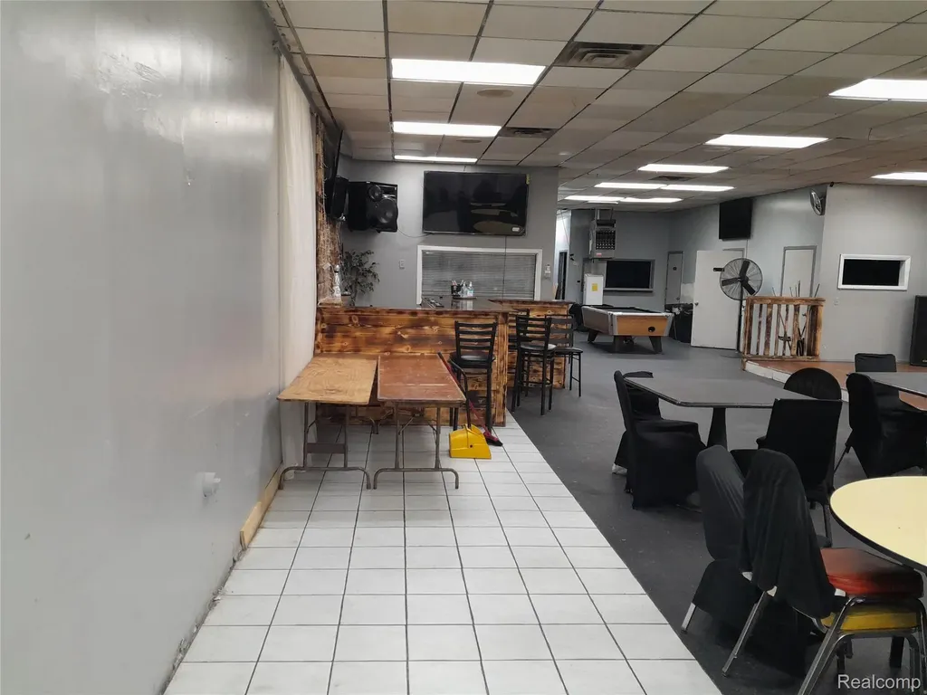 12121 Gratiot Avenue Detroit City MI 48205