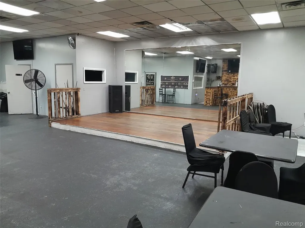 12121 Gratiot Avenue Detroit City MI 48205