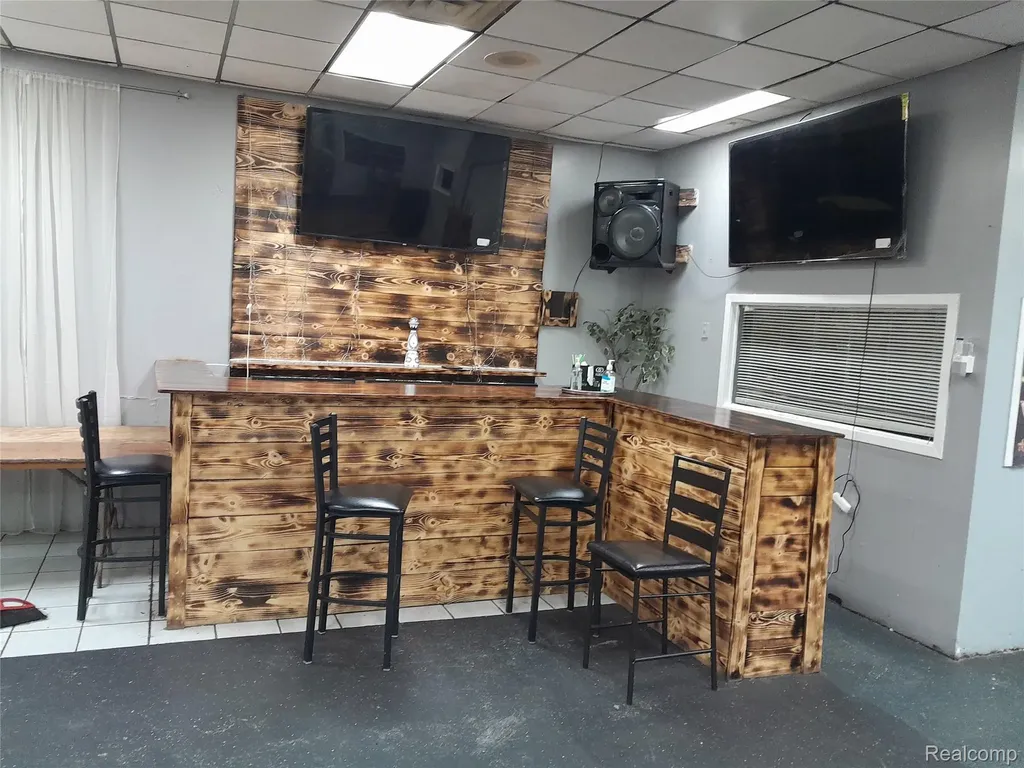 12121 Gratiot Avenue Detroit City MI 48205