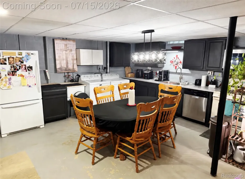 13110 Cogswell Street Romulus City MI 48174
