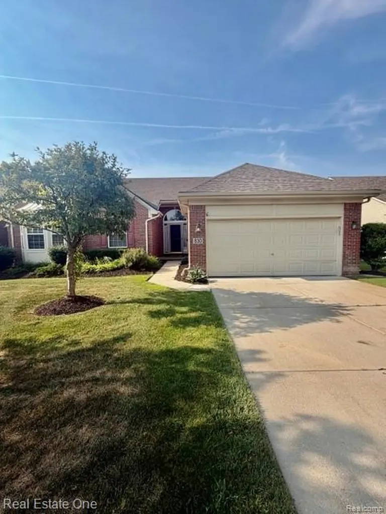 830 Woodhaven Commerce Charter Township MI 48390