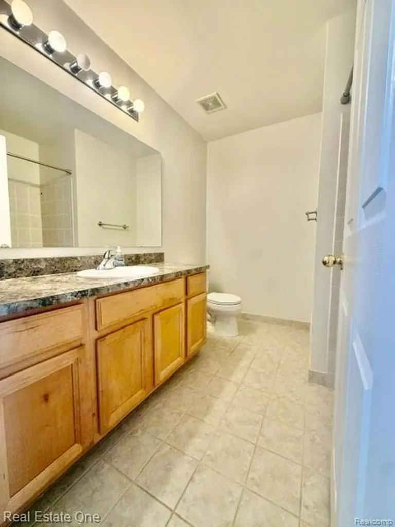 830 Woodhaven Commerce Charter Township MI 48390