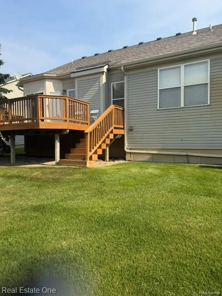 830 Woodhaven Commerce Charter Township MI 48390