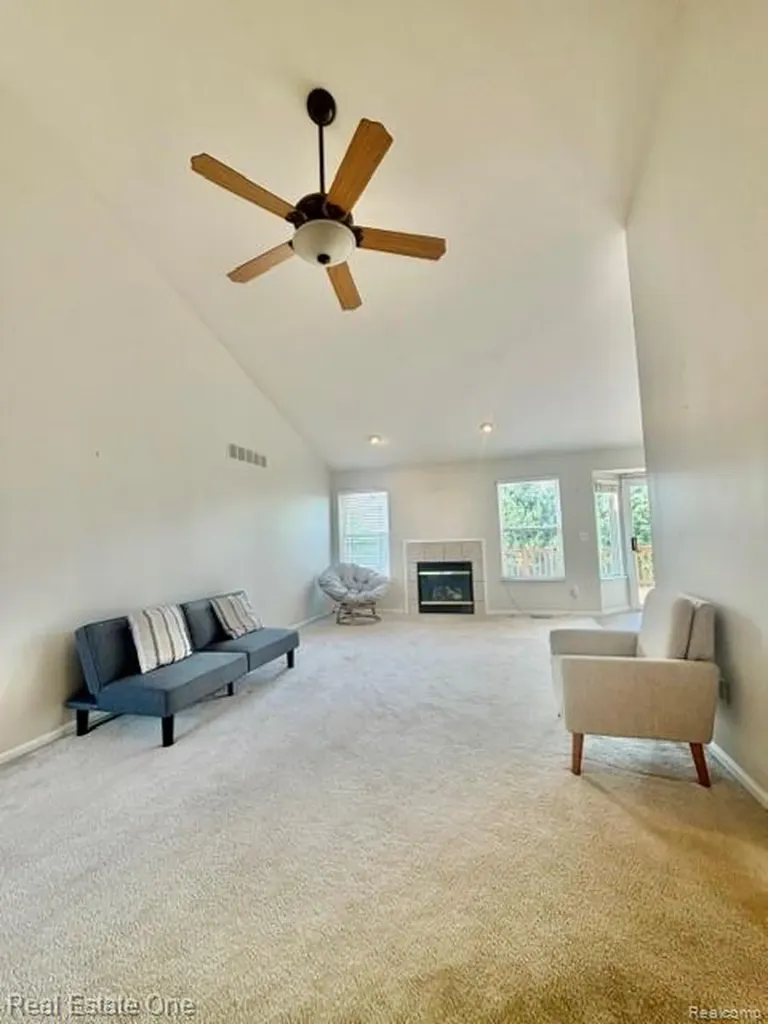 830 Woodhaven Commerce Charter Township MI 48390