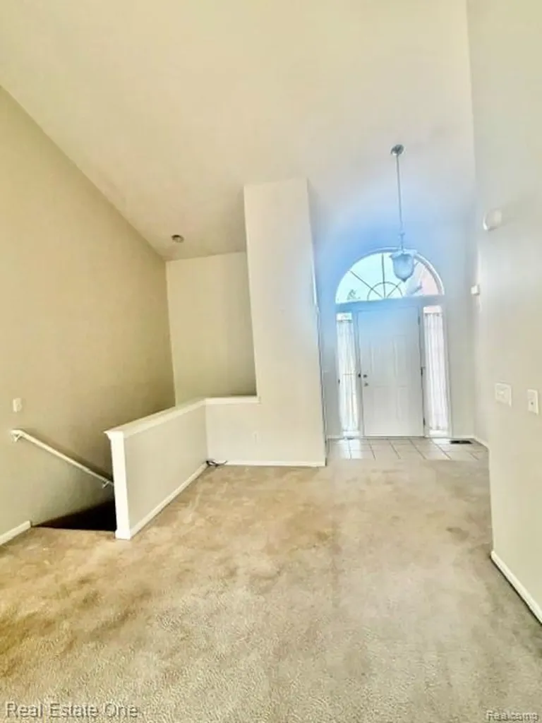 830 Woodhaven Commerce Charter Township MI 48390