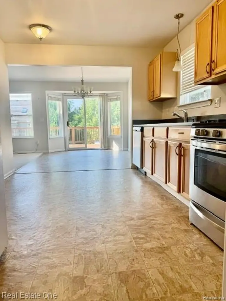 830 Woodhaven Commerce Charter Township MI 48390
