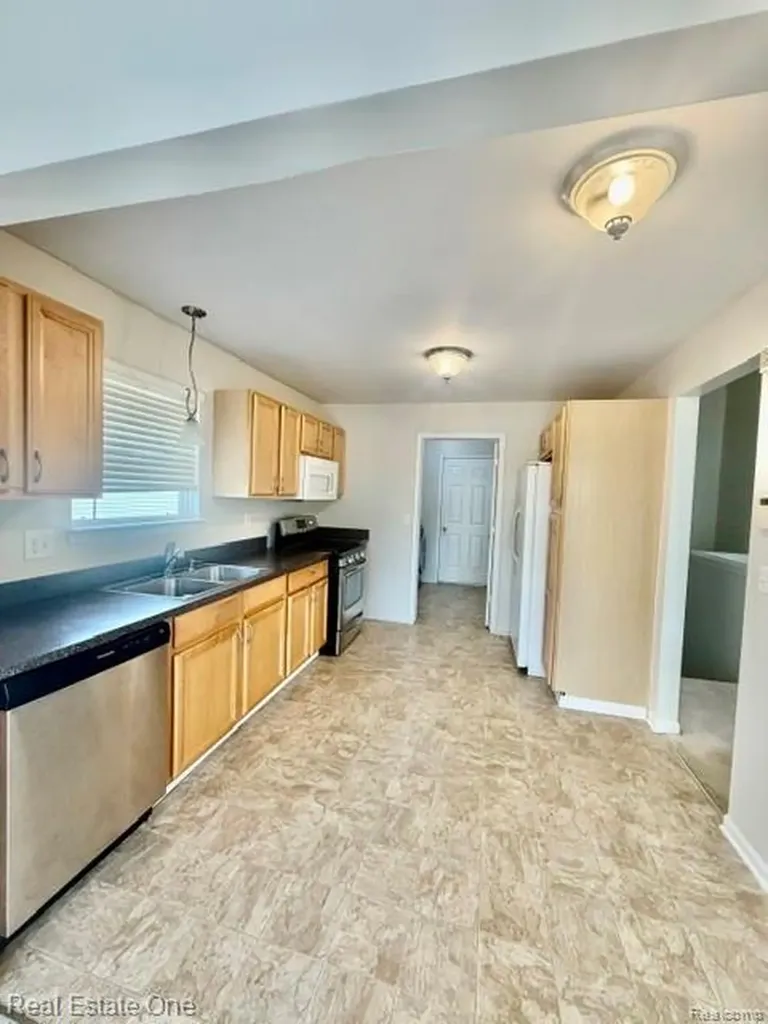830 Woodhaven Commerce Charter Township MI 48390