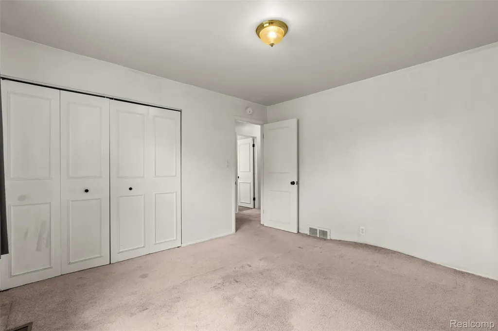 35379 Lucinda Drive Clinton Charter Township MI 48035