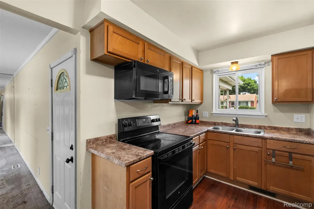 35379 Lucinda Drive Clinton Charter Township MI 48035