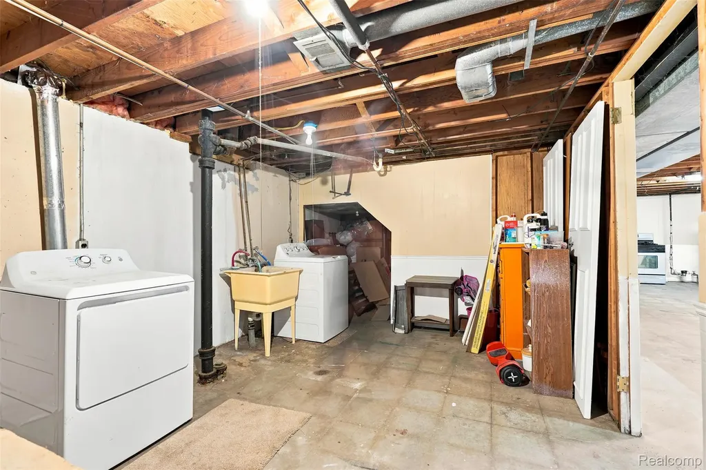 35379 Lucinda Drive Clinton Charter Township MI 48035