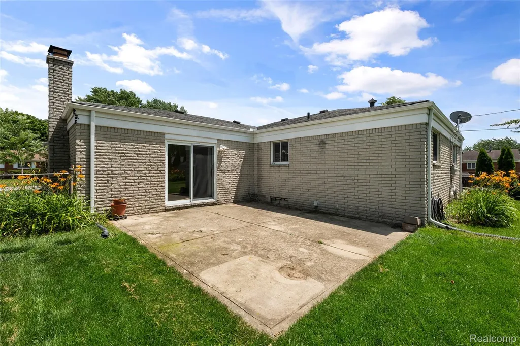 35379 Lucinda Drive Clinton Charter Township MI 48035