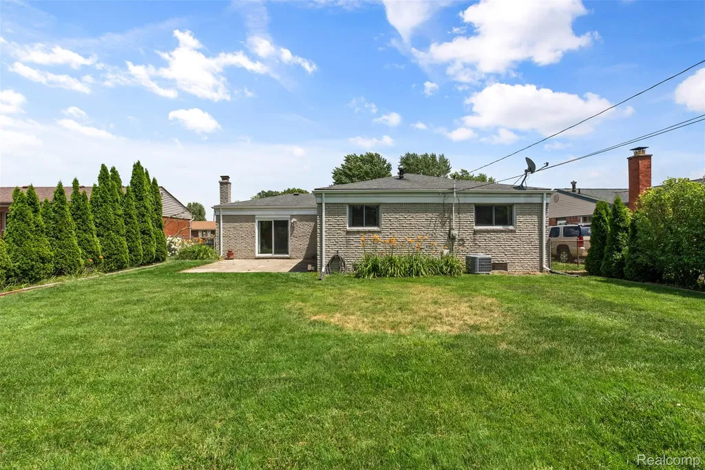 35379 Lucinda Drive Clinton Charter Township MI 48035