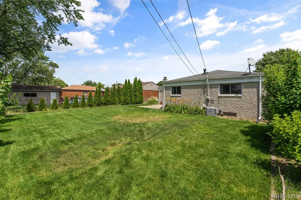 35379 Lucinda Drive Clinton Charter Township MI 48035