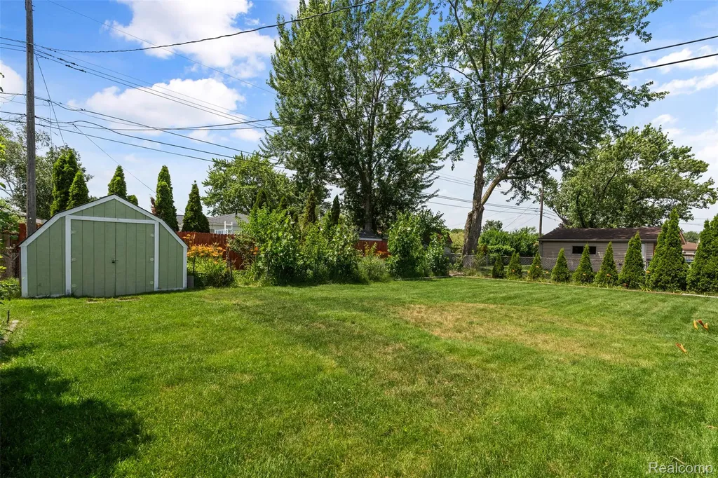 35379 Lucinda Drive Clinton Charter Township MI 48035