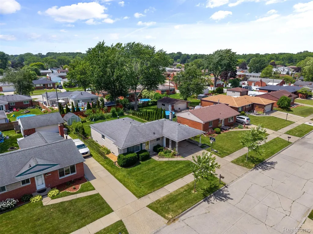 35379 Lucinda Drive Clinton Charter Township MI 48035