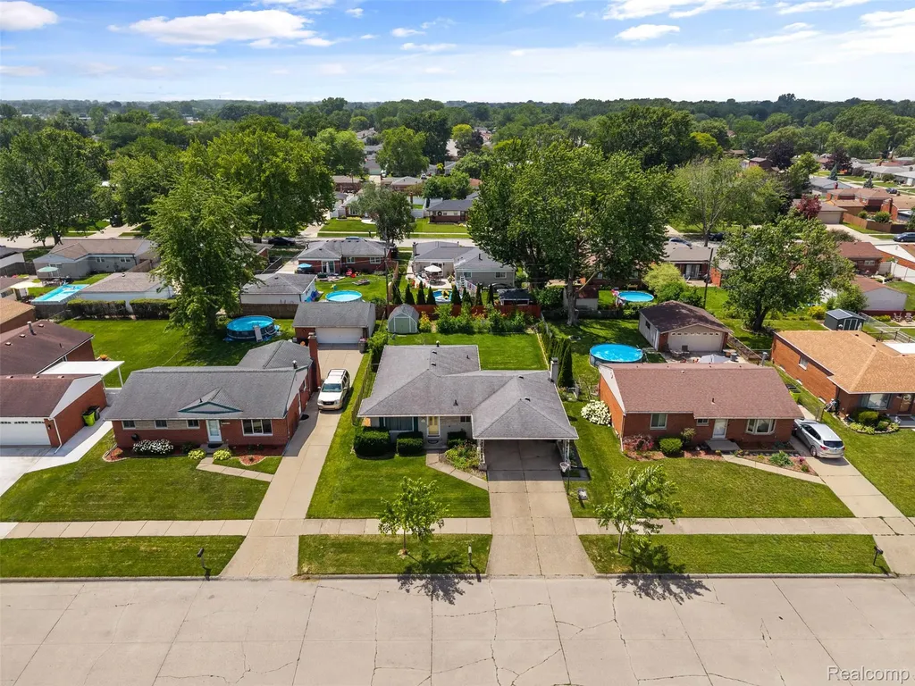 35379 Lucinda Drive Clinton Charter Township MI 48035