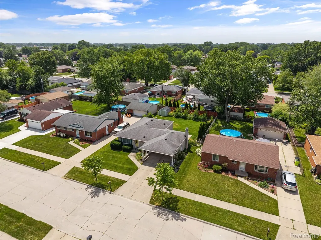 35379 Lucinda Drive Clinton Charter Township MI 48035