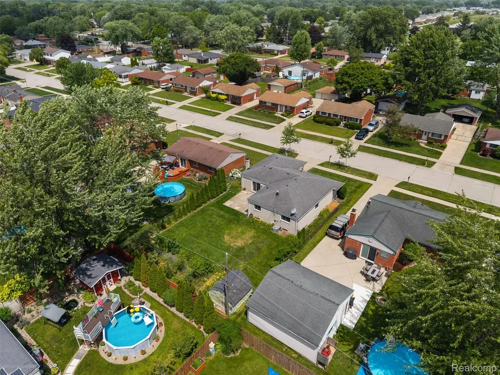 35379 Lucinda Drive Clinton Charter Township MI 48035