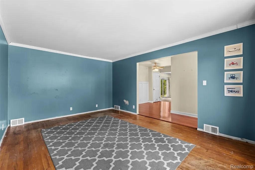 35379 Lucinda Drive Clinton Charter Township MI 48035