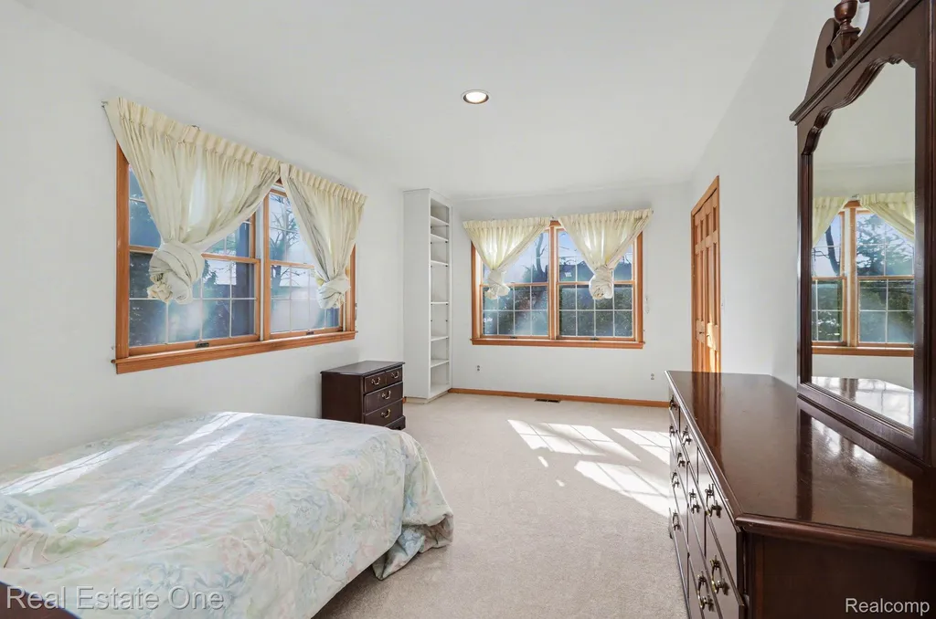 5840 Inkster - House Road West Bloomfield Charter Township MI 48323