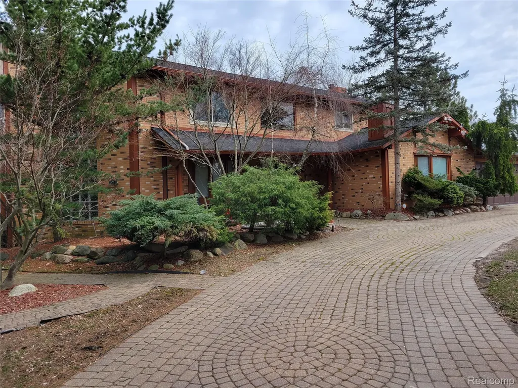 5549 Perrytown Drive West Bloomfield Charter Township MI 48322