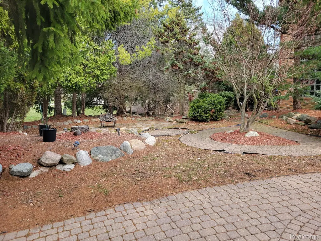 5549 Perrytown Drive West Bloomfield Charter Township MI 48322