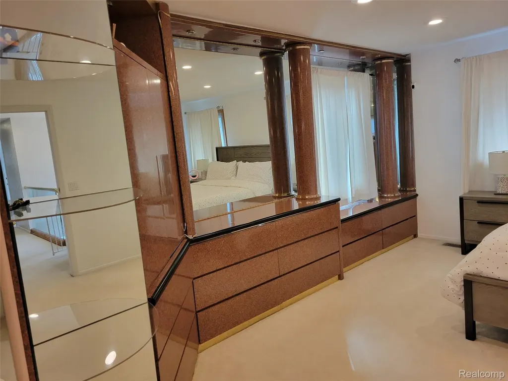 5549 Perrytown Drive West Bloomfield Charter Township MI 48322