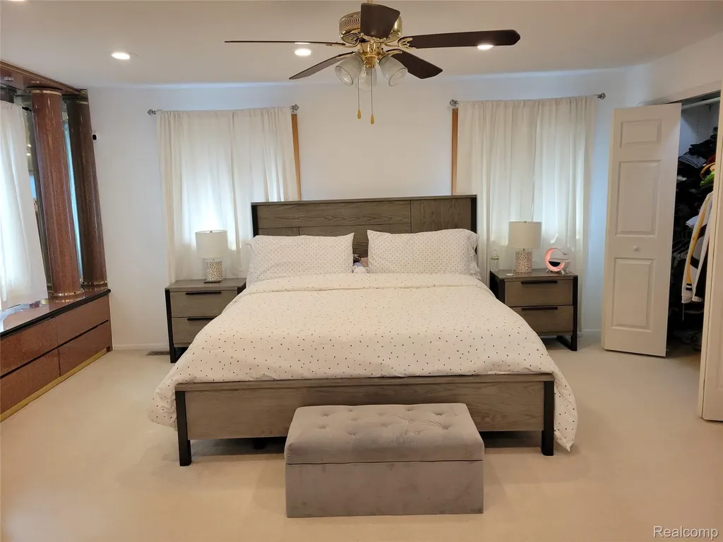 5549 Perrytown Drive West Bloomfield Charter Township MI 48322