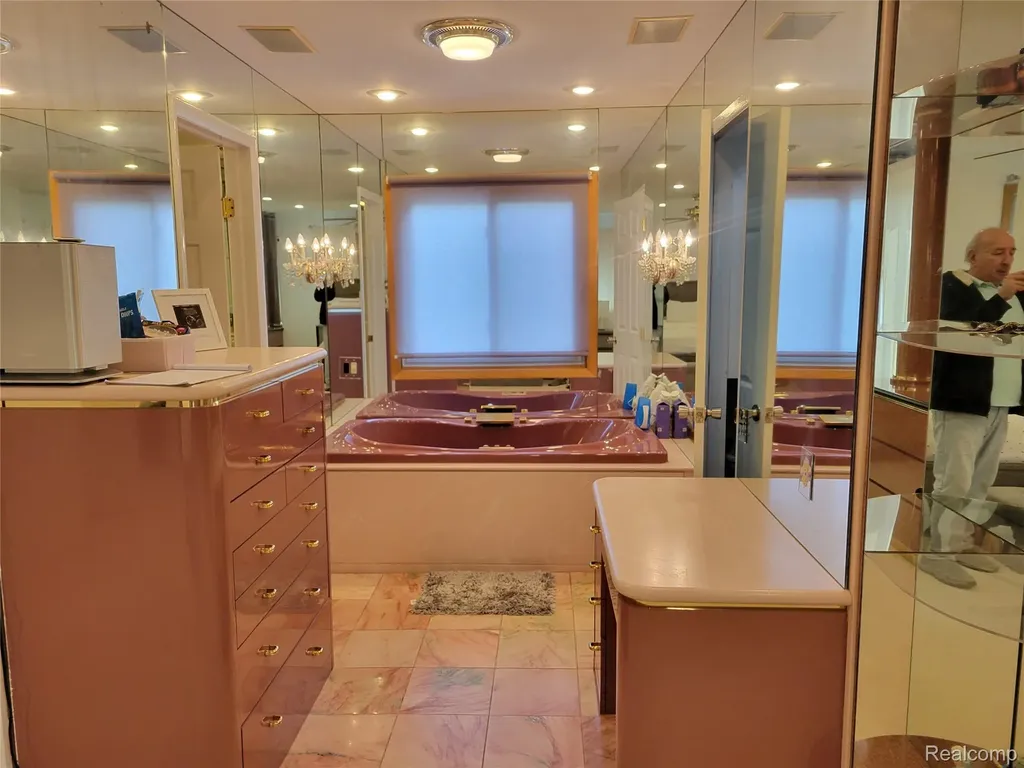 5549 Perrytown Drive West Bloomfield Charter Township MI 48322