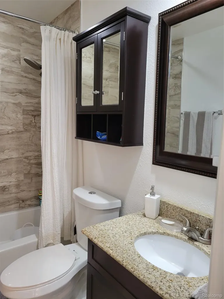 5549 Perrytown Drive West Bloomfield Charter Township MI 48322
