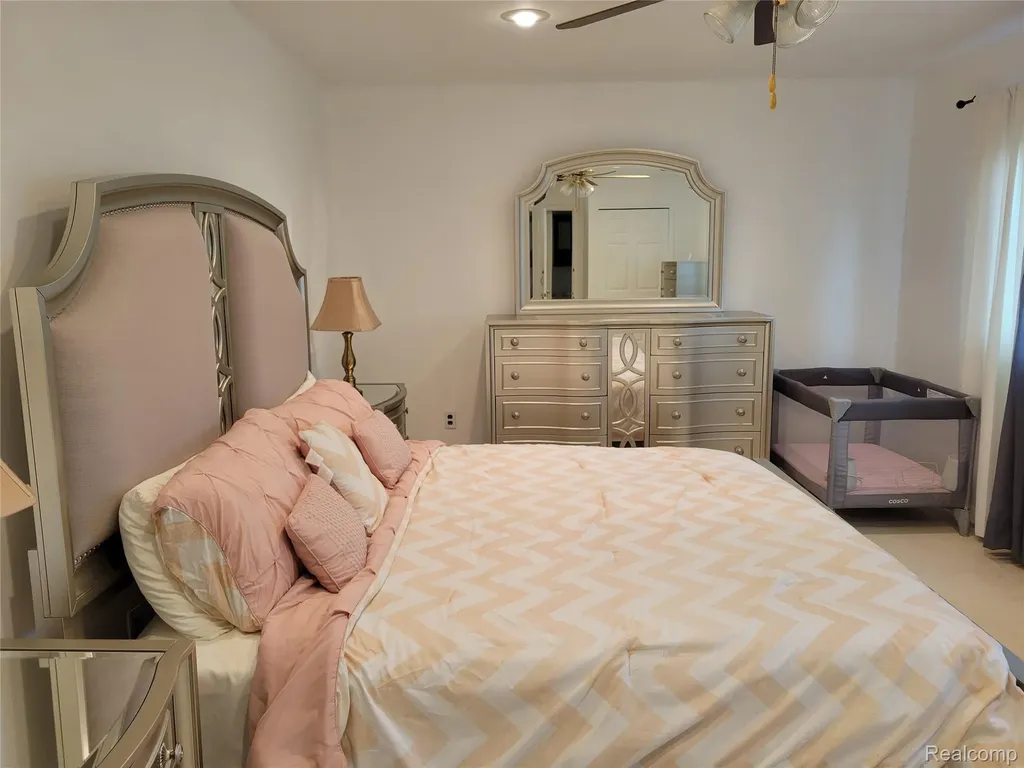 5549 Perrytown Drive West Bloomfield Charter Township MI 48322