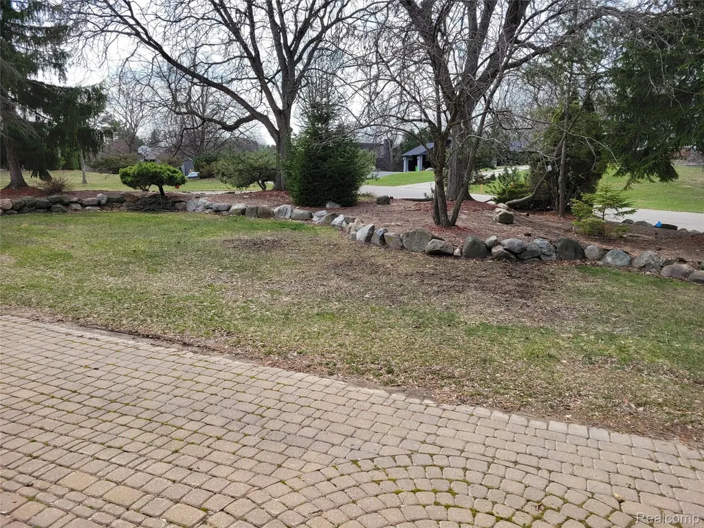 5549 Perrytown Drive West Bloomfield Charter Township MI 48322
