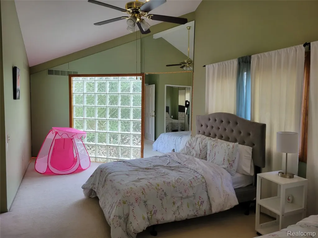 5549 Perrytown Drive West Bloomfield Charter Township MI 48322
