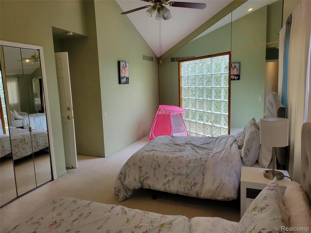 5549 Perrytown Drive West Bloomfield Charter Township MI 48322
