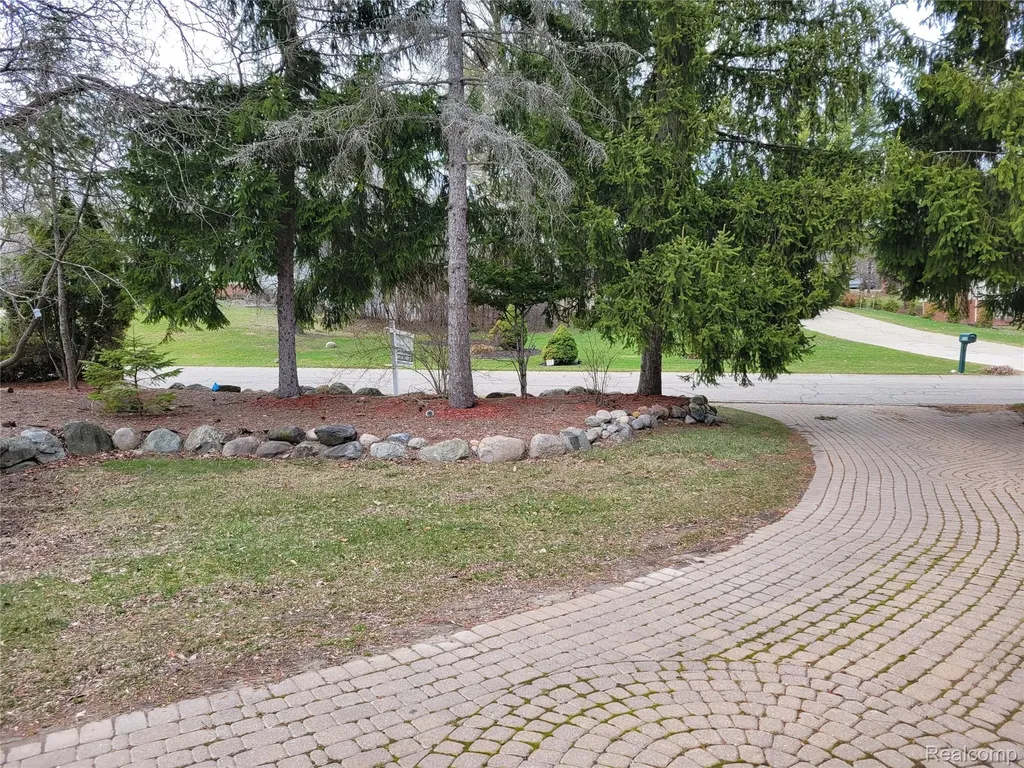 5549 Perrytown Drive West Bloomfield Charter Township MI 48322