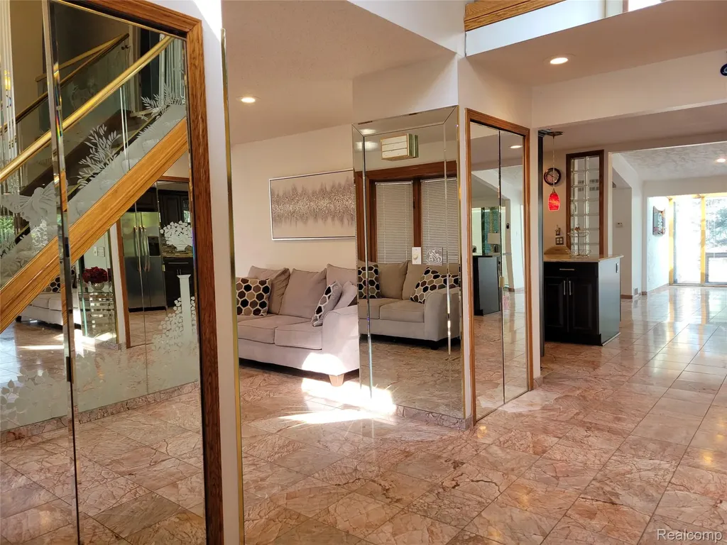 5549 Perrytown Drive West Bloomfield Charter Township MI 48322