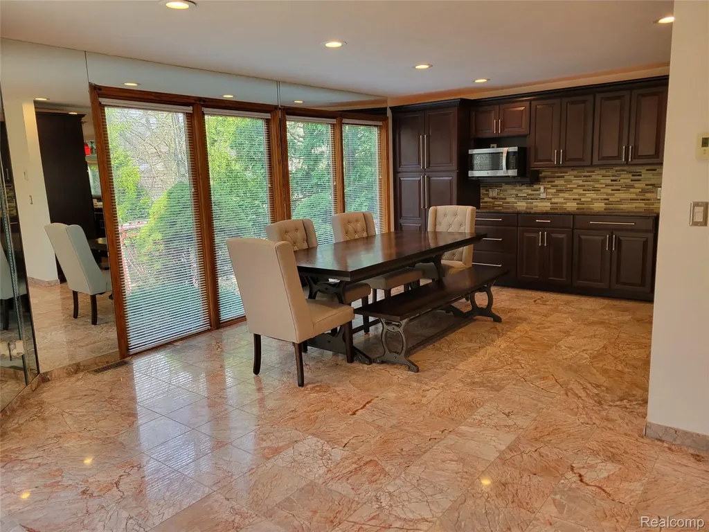 5549 Perrytown Drive West Bloomfield Charter Township MI 48322