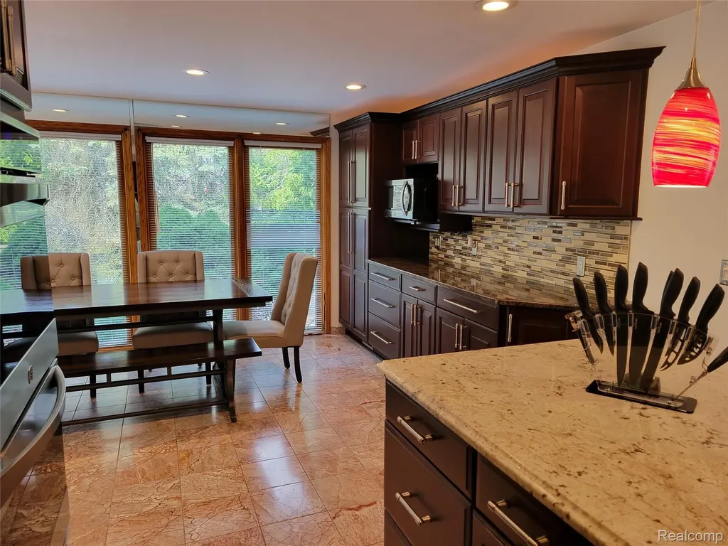 5549 Perrytown Drive West Bloomfield Charter Township MI 48322