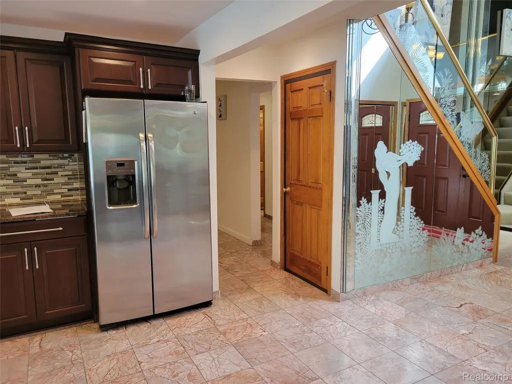 5549 Perrytown Drive West Bloomfield Charter Township MI 48322