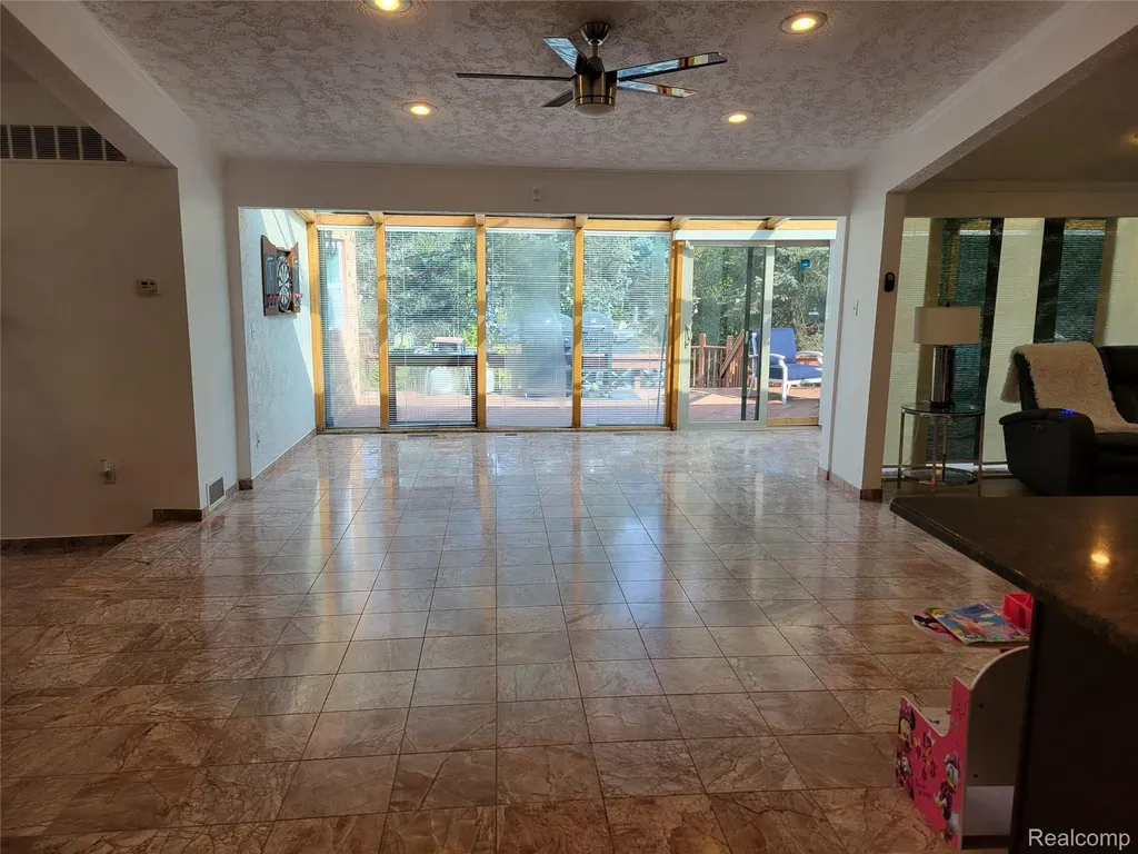 5549 Perrytown Drive West Bloomfield Charter Township MI 48322